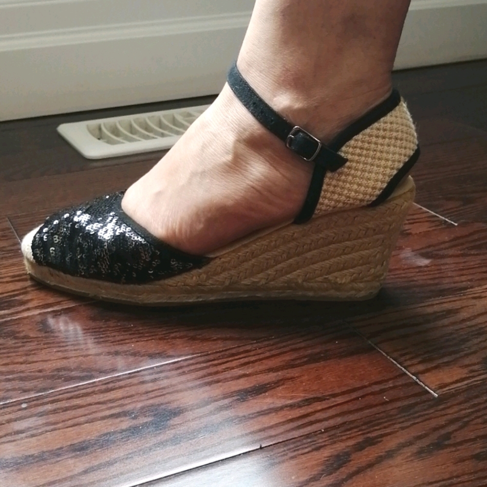 Shoes - Picture 2 of 4